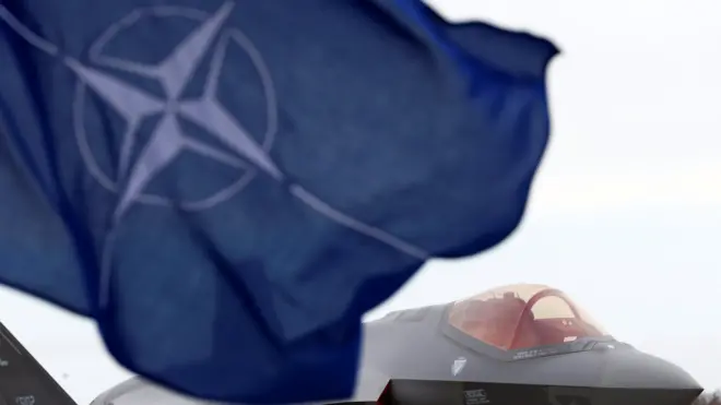 Estonya'daki üste bulunan bir NATO uçağı