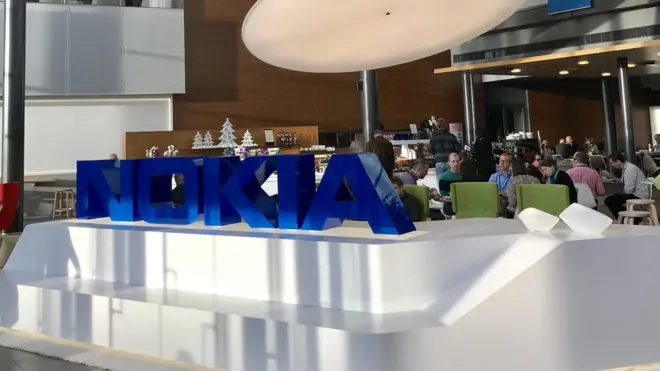 Nokia будет придумывать телефоны, но их производством займутся партнеры из Foxconn