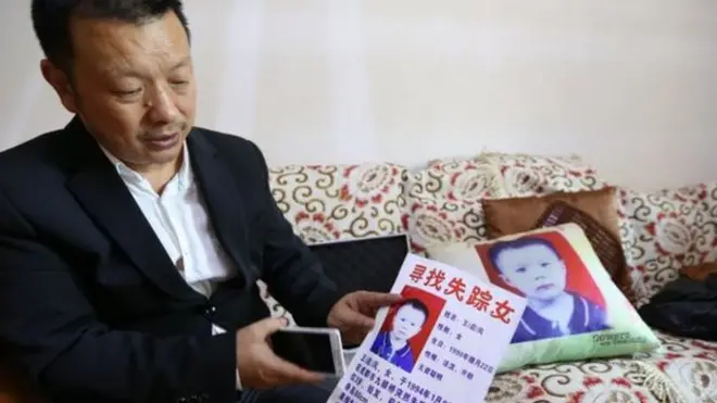 ښاغلي ونګ یې خپلې لور پسې هر ډول اعلان وکړ.