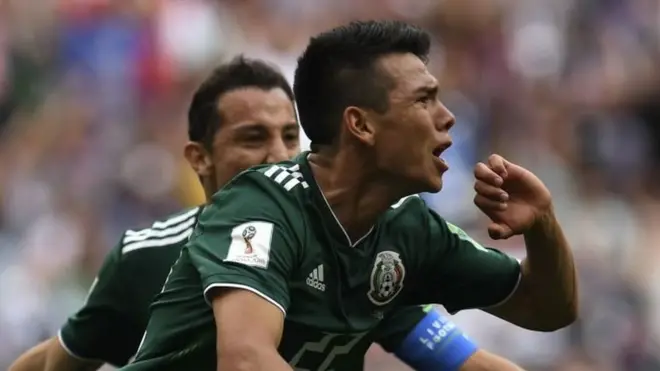 Hirving Lozano celebra el gol que le marcó a los alemanes en el partido de su debut en Rusia 2018.