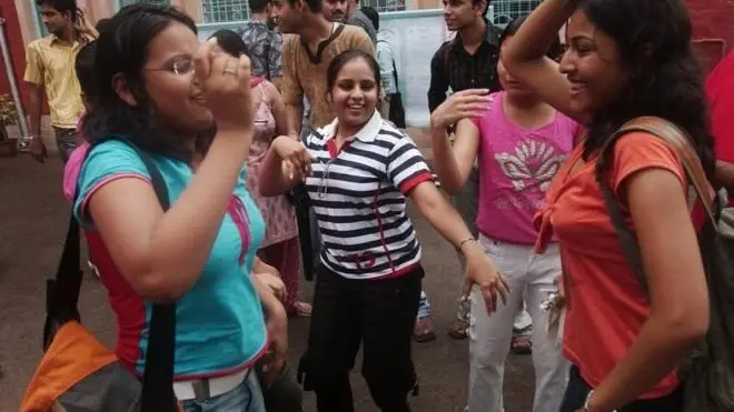 دہلی یونیورسٹی کے طلبہ اپنے رنگ میں یہاں دیکھے جا سکتے ہیں