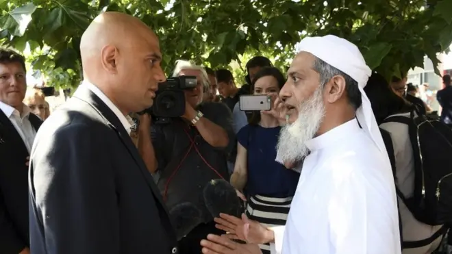 أحد رواد مسجد فنسبيري بارك ووزير الجاليات ساجد جافيد