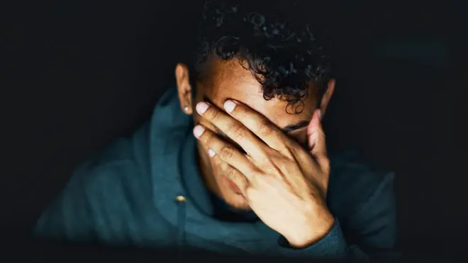 Según un estudio, recordar mejor las experiencias dolorosas vuelve a los hombres más sensibles al dolor.