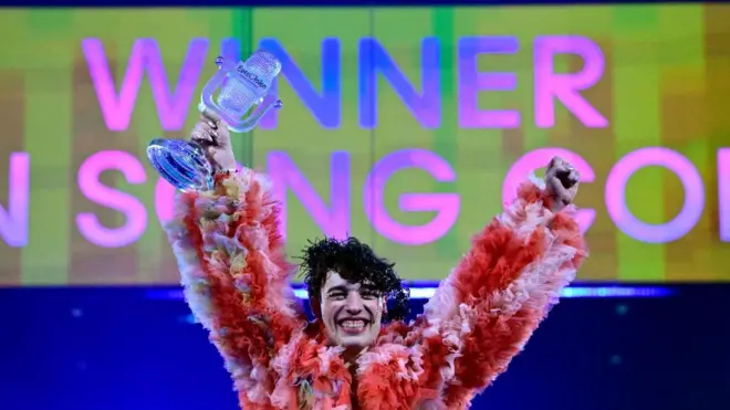 Nemo kupasını kaldırıyor