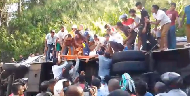 අනතුර සිදුවන අවස්ථාවේදී සූරියවැව කොතලාවල ආරක්ෂක විශ්ව විද්‍යාලයේ සිසු සිසුවියන් ඇතුළු පුද්ගලයින් 41ක් දෙනෙකු බස් රථයේ ගමන් කර තිබේ.