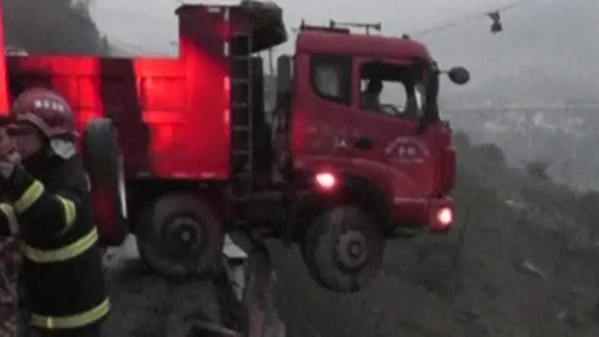 حافلة على الحافة