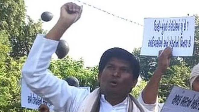 આદિવાસીઓનો વિરોધ