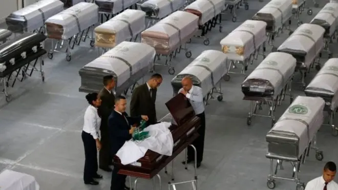 ඔවුන් අයත් ප්‍රදේශයේ පාපන්දු ක්‍රීඩාංගනයේ දී පැවැත්වෙන අනුස්මරණ උත්සවයට ලක්ෂයකට අධික ජනතාවක් සහභාගීවීමට නියමිත බව වාර්තාවේ.