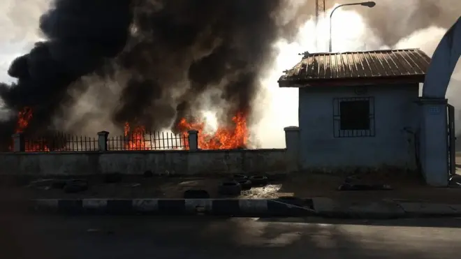 Fire wey dey burn for inside one compound