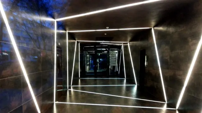 СандрО: "Однажды вечером в одном из сквозных проходов Мюнхена"