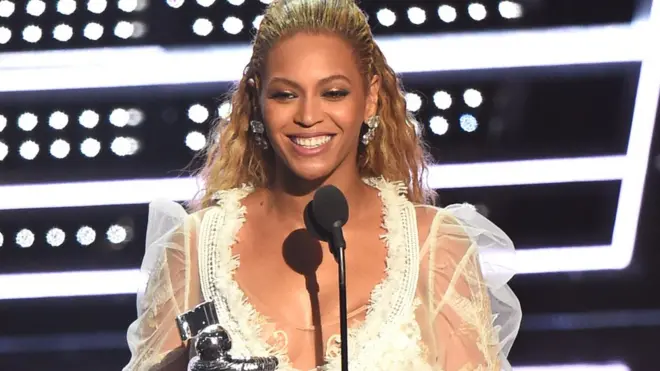 Beyonc'e gan'o el premio al mejor video del año por Formation.