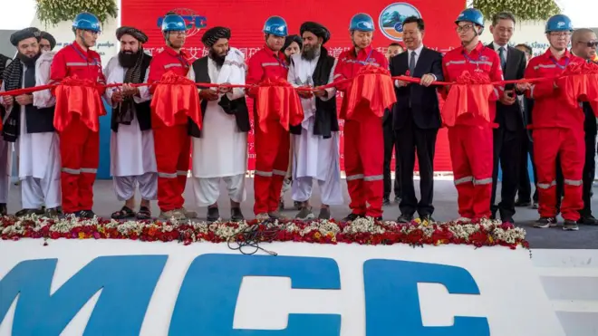 چین قراردادهای بزرگترین معادن آهن و نفت افغانستان را به دست آورده است