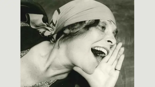羅德琴科（Alexander Rodchenko），《莉莉·布裏克》，1926年 （Credit: Copyright the artist courtesy Atlas Gallery）