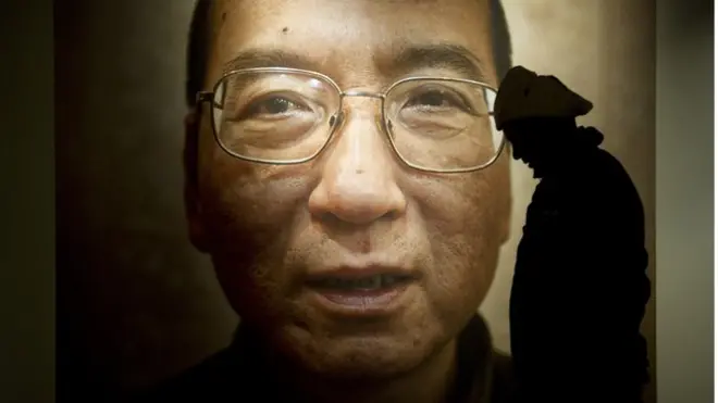 他和侯德建、高新和周舵被称为"天安门四君子"。