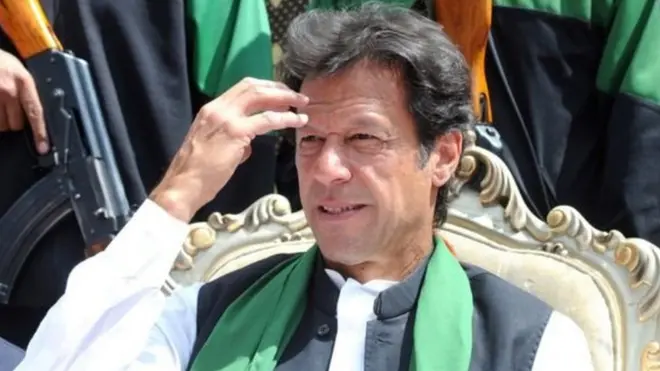 عمران خان کی جماعت تحریکِ انصاف پہلی مرتبہ پاکستان میں مرکز میں برسراقتدار آئی ہے