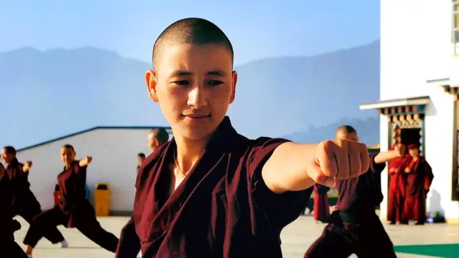 Монахиня занимается кунг-фу