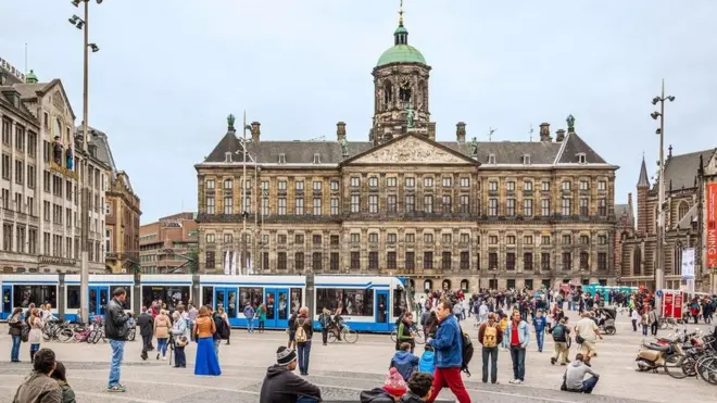 本·科茨說："[有種]感覺是人們有權表達自己的任何意見，而且想多直率就多直率。"