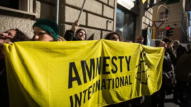 Uluslararası Af Örgütü, 2020-2021 raporunu yayımladı. Raporda Türkiye ile ilgili, "Türkiye'de hükümet trol orduları kurdu ve kamuoyunun dikkatini belirli web siteleri, hesaplar ve 'sakıncalı bilgilerden' uzak tutmak için çevrimiçi sınırlandırmalara ve yanlış yönlendirmelere başvurdu" ifadesi kullanıldı.