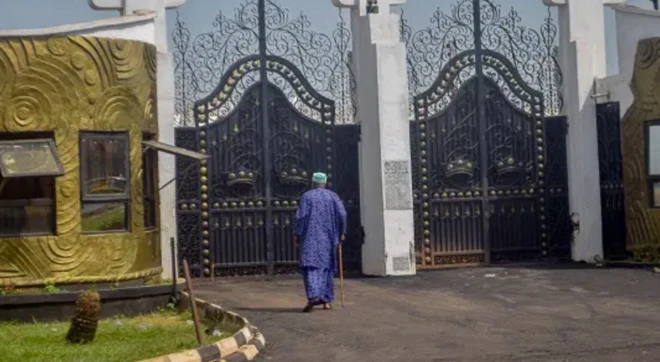 Ẹnu ọna to wọle si aafin Awujale