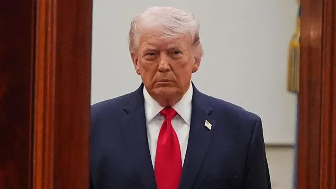 डोनाल्ड ट्रंप 