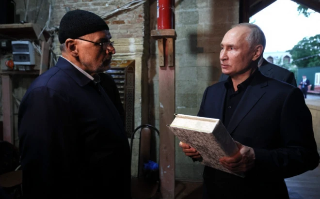 Putin oo masaajid gudihiisa lagu guddoonsiiyey kitaabka Quraanka