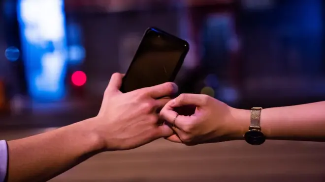 Задача волонтеров - отследить путь вируса от человека к человеку