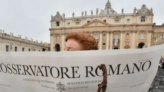 스카라피아는 교황에게 쓴 공개서한을 통해 여성 에디터 전원이 "불신과 끊임없이 권위를 실추하려는 분위기에 휩싸였다고 느껴 사퇴를 결심했다"고 밝혔다