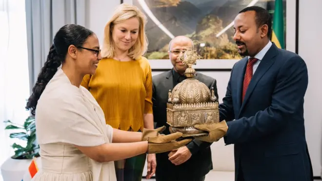 ከ33 ዓመት በፊት የተዘረፈው ዘውድ ለጨለቆት ሥላሴ ቤተክርስቲያን እንደሚመለስ ተገለጸ