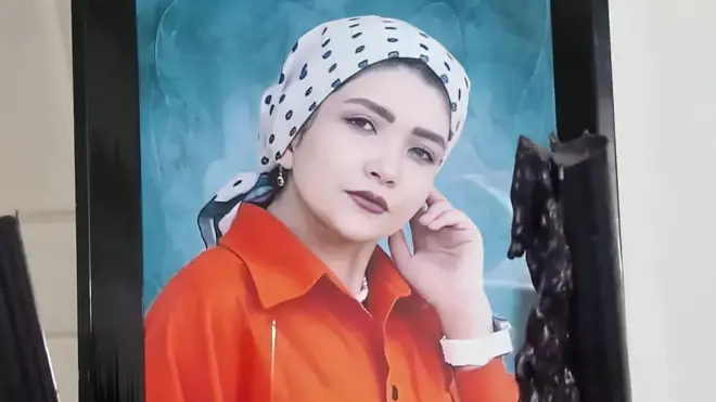 کبری رضایی