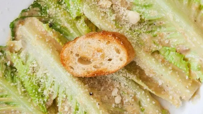 ABŞ-ın ən tanınmış yeməklərindən biri olan sezar salatı Meksikada icad edilib