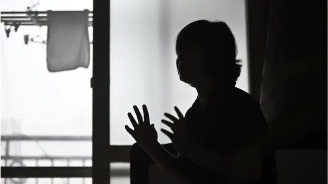 코로나19의 영향으로 올해 탈북민의 한국 입국은 20년 만에 처음으로 1천 명 이하로 떨어질 가능성이 크다고 전문가들은 말한다