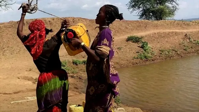 Dubartoonni Booranaa bishaan waraabuuf sa'aa sagalii ol imalu