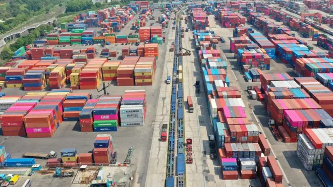 지난 5월 오전 경기도 의왕 내륙컨테이너기지에 수출을 기다리는 컨테이너들이 가득 들어차 있다