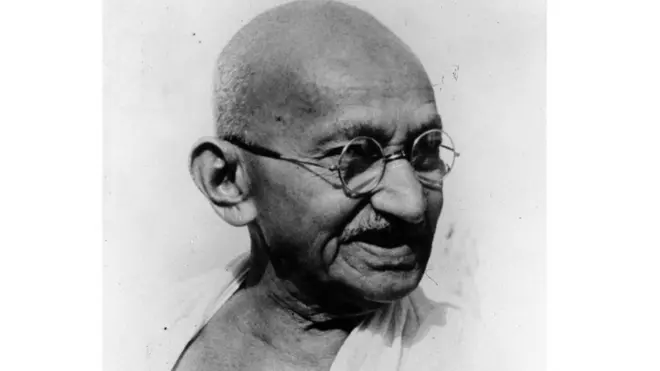 간디는 1918년부터 1948년까지 십수 차례 단식투쟁했다