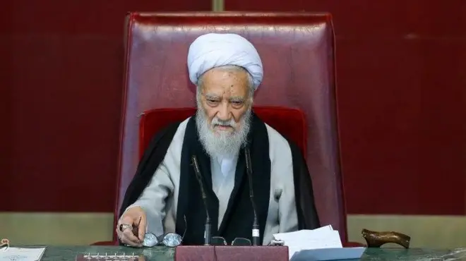 آقای موحدی کرمانی ۹۳ ساله رئیس جدید مجلس خبرگان از سیاستمداران محاظفه کار ایران است