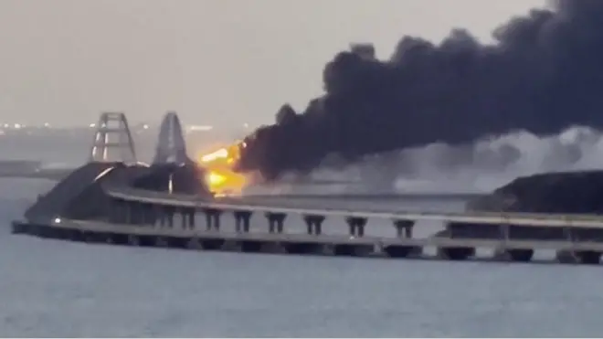 آتش در پل کریمه