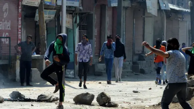 કાશ્મીરના યુવાઓની તસવીર