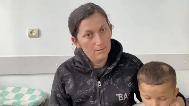 زرینه قازاریان با پسرش، کارن