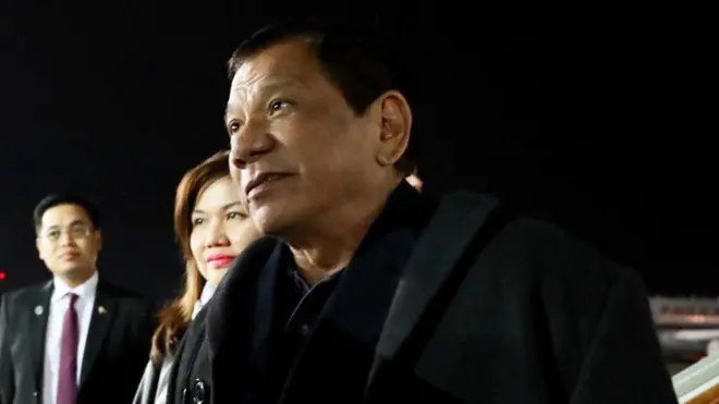 Presiden Rodrigo Duterte menyatakan Mindanao dalam darurat perang ketika melakukan lawatan di Rusia.