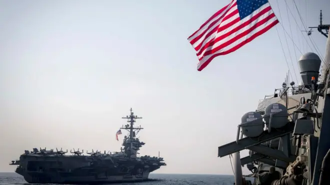 Unit tempur Angkatan Laut Amerika Serikat, termasuk kapal induk UUS Carl Vinson, dikerahkan ke wilayah Semenanjung Korea.