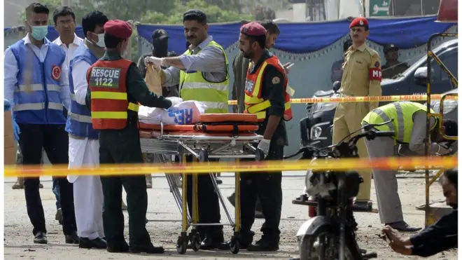 پنجاب کے وزیرِ قانون رانا ثنا اللہ کا کہنا ہے کہ دھماکے کا نشانہ مردم شماری کے عملے کو سکیورٹی فراہم کرنے والے اہلکار کی گاڑی بنی۔