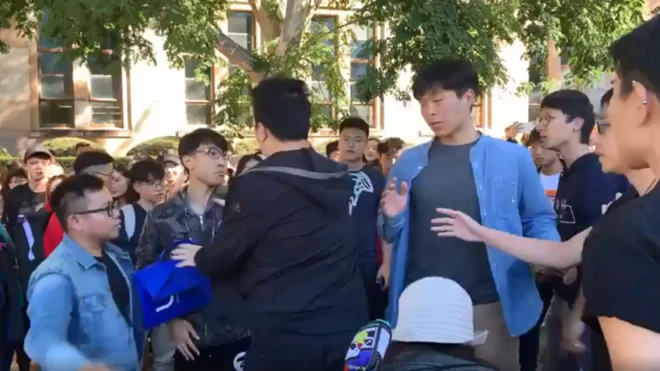 Video của vụ xung đột lan truyền nhanh chóng trên mạng xã hội