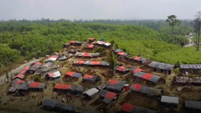 بنغلادش تسهل وصول المساعدات إلى الروهينغا وتطالب بربع مليار دولارويل لتمويل عمليات المساعدة الطارئة.