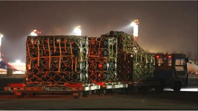 ความช่วยเหลือที่เป็นอาวุธยุทโธปกรณ์จากสหรัฐฯ งวดแรก มาถึงยูเครนเมื่อเดือนม.ค.