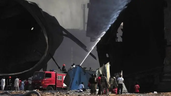 یہ واقعہ منگل کو گڈانی میں واقع شپ بریکنگ یارڈ میں ایک بحری جہاز کو توڑنے کے دوران پیش آیا تھا