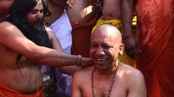 આદિત્યનાથની ડૂબકી