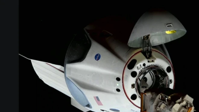 Kapsula ovako izgleda kada se gleda iz Međunarodne svemirske stanice