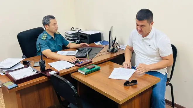 Erkakning ichiga transseksual kirib keldi.