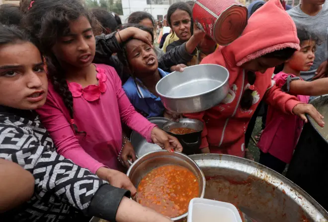 اسرائیل از ۱۱ هفته پیش اجازه ورود کمک ها را به غزه نداده است