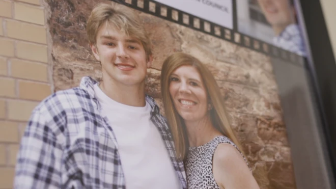 Джордан Демей та його мати Дженн